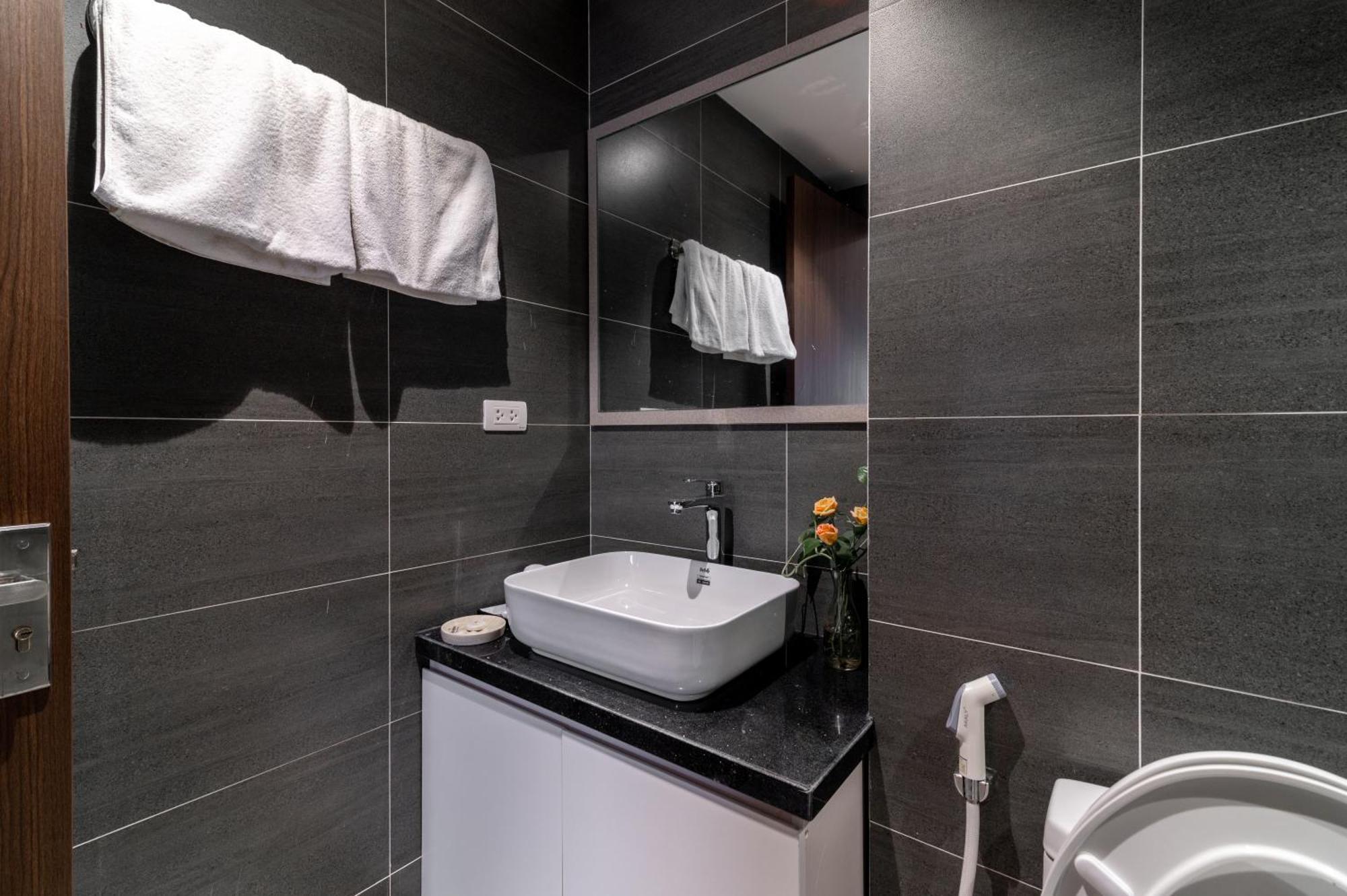 האנוי Luxe Paradise Suites Hotel To Ngoc Van מראה חיצוני תמונה